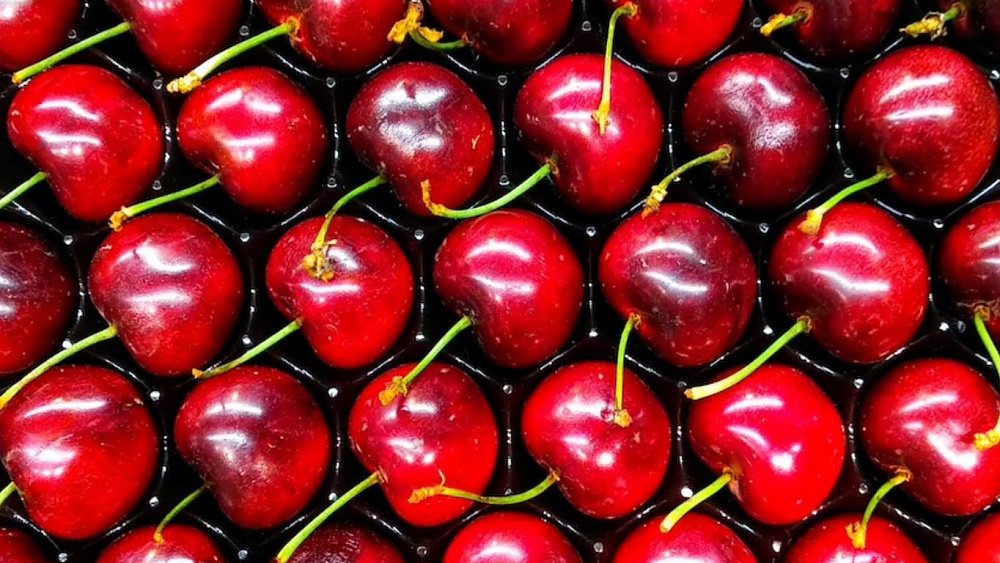 Вишня способствует выведению химикатов из организма