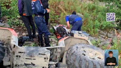 Водитель за рулем квадроцикла упал с горы