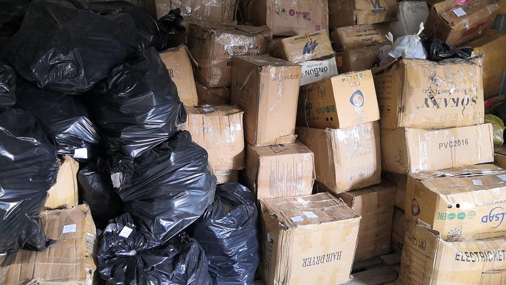 Челябинские таможенники пресекли ввоз в Россию свыше пяти тысяч пар поддельной обуви