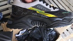 Челябинские таможенники пресекли ввоз в Россию свыше пяти тысяч пар поддельной обуви