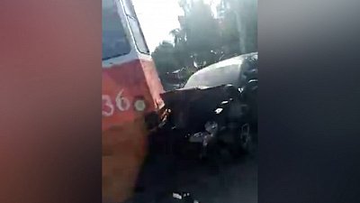 В Магнитогорске в ДТП столкнулись две легковушки и трамвай