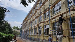 Челябинские строители восстанавливают в Волновахе три детсада, школу и стоматологию