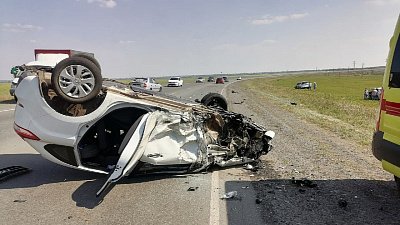 Под Магнитогорском столкнулись легковушка и кроссовер