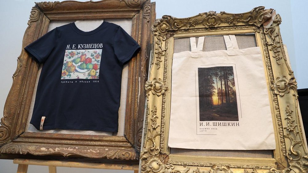В Челябинском музее искусств презентовали мерч с картинами галереи