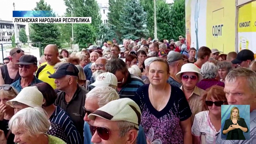 Добровольцы готовят горячие обеды в ЛНР