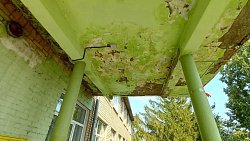 Прокуратура Троицка потребовала отремонтировать здание школы после жалоб горожан