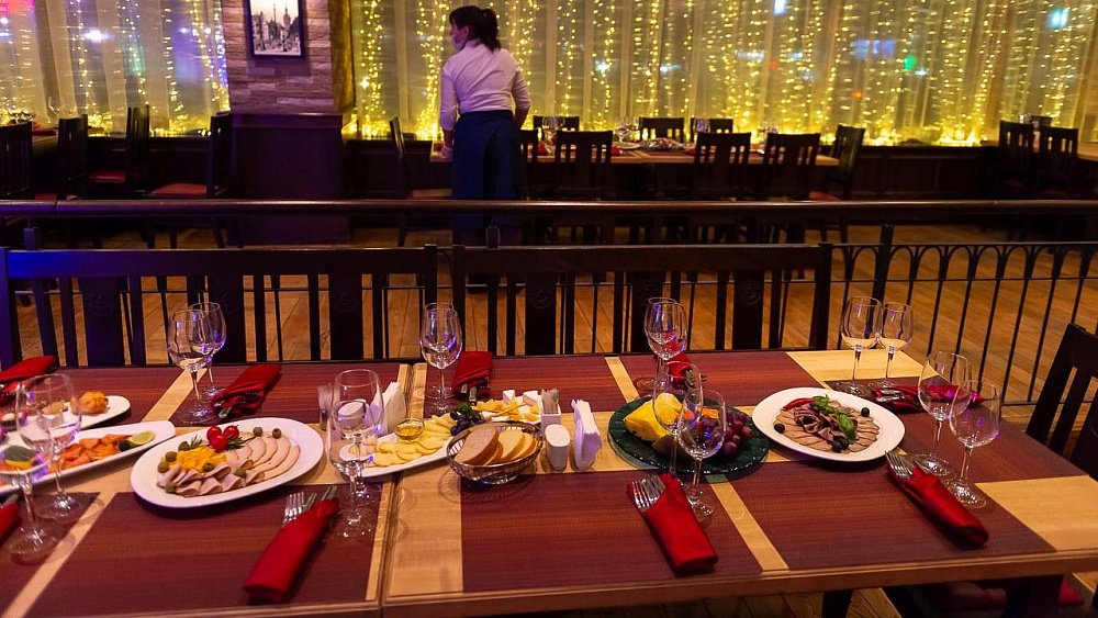 Рестораны в Челябинске каждую неделю переписывают меню из‑за нестабильных цен