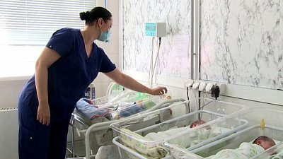 В Челябинске волонтеры вяжут для недоношенных детей вещи и игрушки