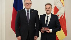 Алексей Текслер вручил награды 34 жителям Челябинской области