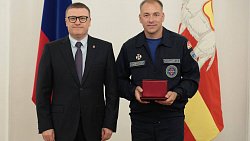 Алексей Текслер вручил награды 34 жителям Челябинской области