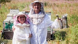 Пчелы челябинца Сергея Тарасова собирают мед от Черного моря до Урала