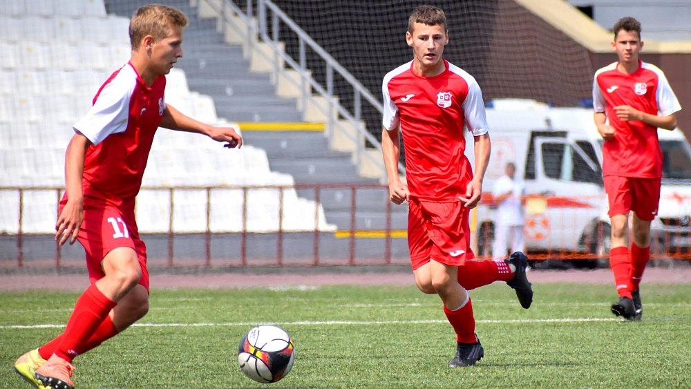 Команда «Челябинск-ОСШ» обыграла «Металлург-Запсиб» в Юношеской футбольной лиге
