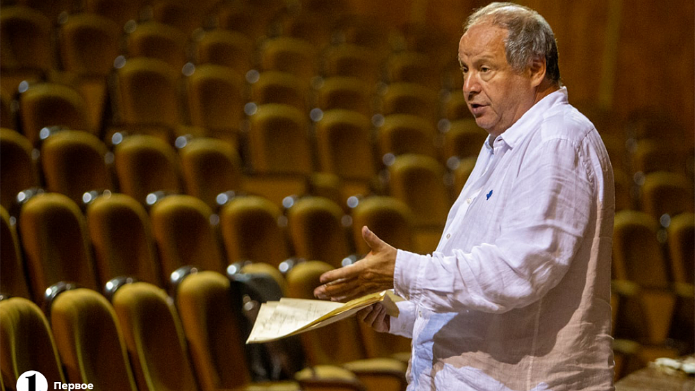 Режиссер фильма «Ты у меня одна» Дмитрий Астрахан приехал в Челябинск обновить свой спектакль