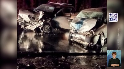 В лобовом столкновении пострадали три человека