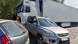 На трассе в Челябинской области водитель на фуре устроил тройное ДТП