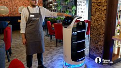 Первый робот-официант появился в челябинском ресторане