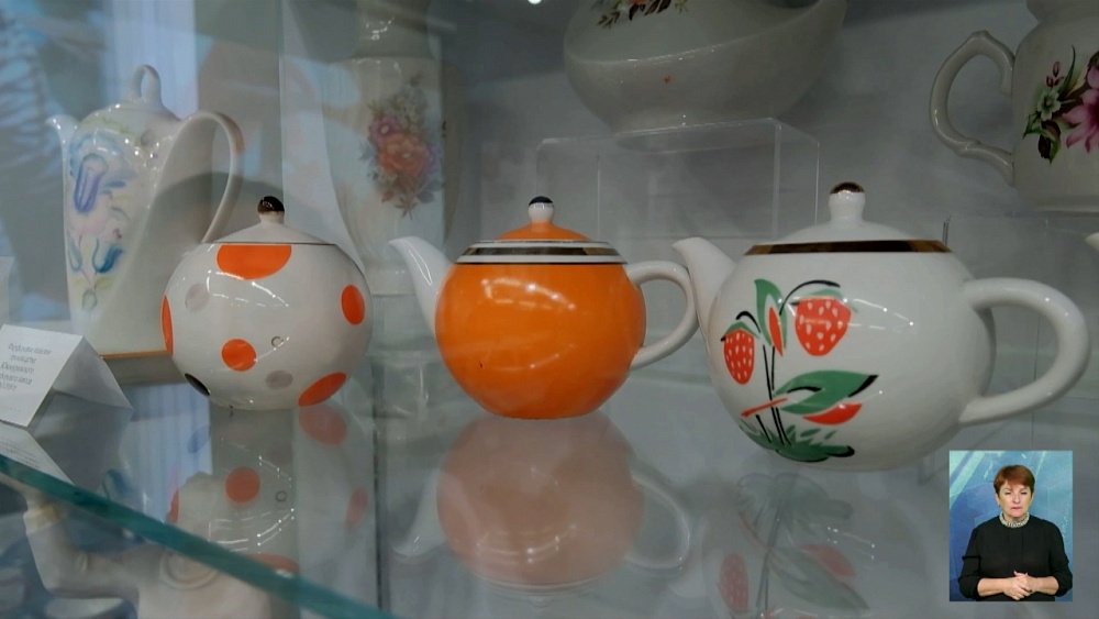 В ЮУрГУ открыли выставку «Фарфоровые истории»