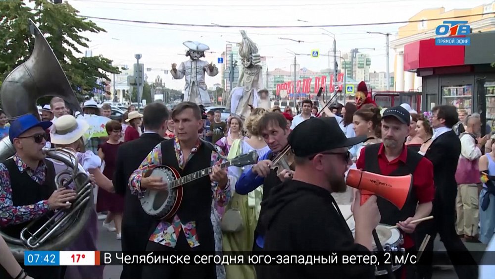 Фестиваль уличных театров в сюжете «Театры без крыш»