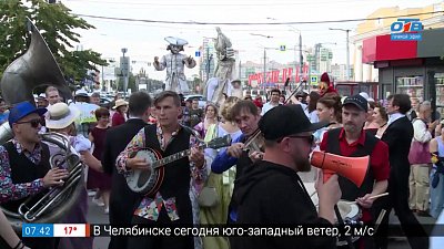 Фестиваль уличных театров в сюжете «Театры без крыш»