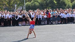 В школах Челябинской области прошли праздничные линейки