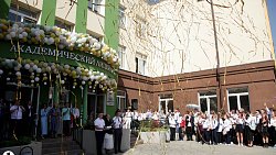 В школах Челябинской области прошли праздничные линейки