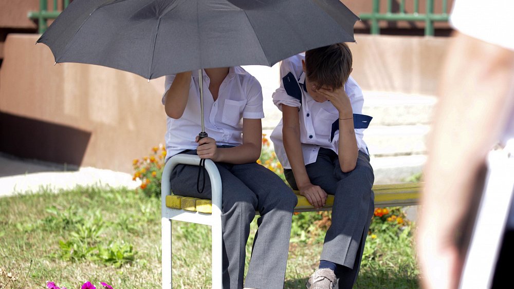 Два школьника упали в обморок во время праздничной линейки в Челябинске
