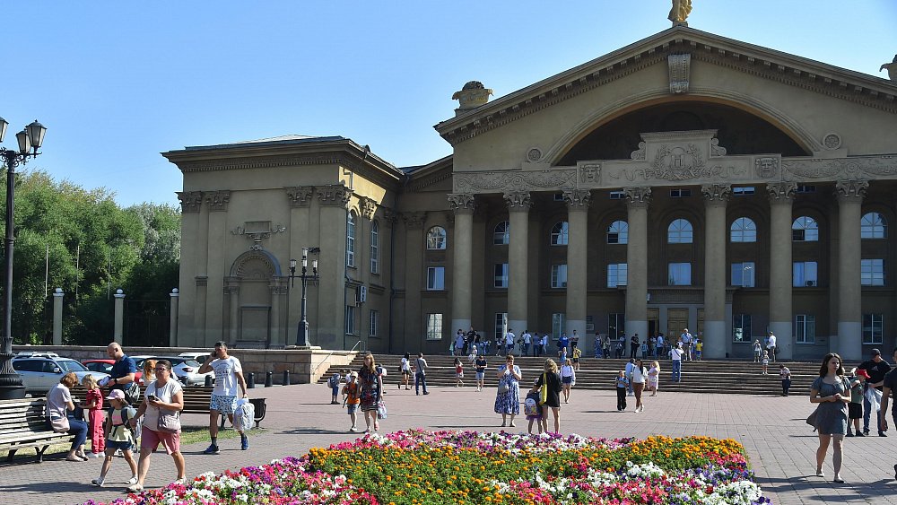 ЧМК поздравил первоклассников с Днем знаний