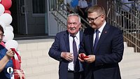 Алексей Текслер открыл новую школу на 500 мест в селе Кунашак