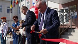 Алексей Текслер открыл новую школу на 500 мест в селе Кунашак