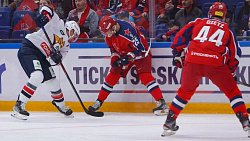 Хоккейный клуб «Металлург» потерпел поражение в матче за Кубок Открытия