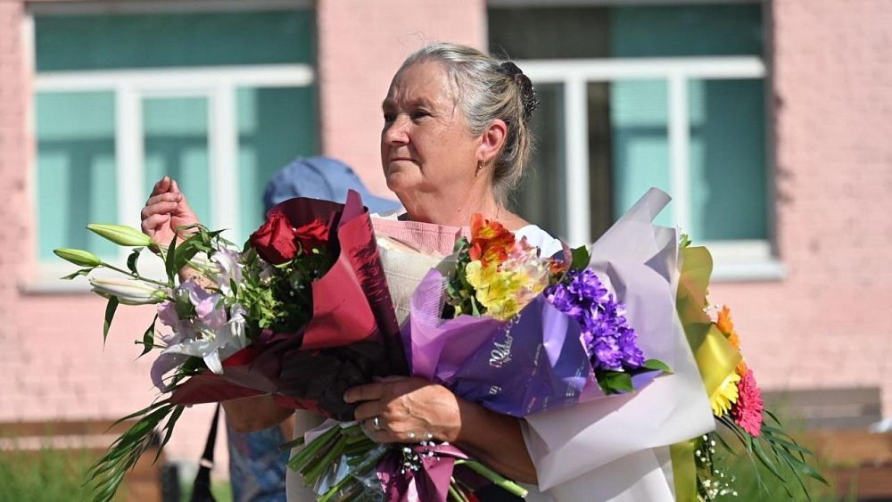 Челябинцы рассказали, сколько должны зарабатывать школьные учителя