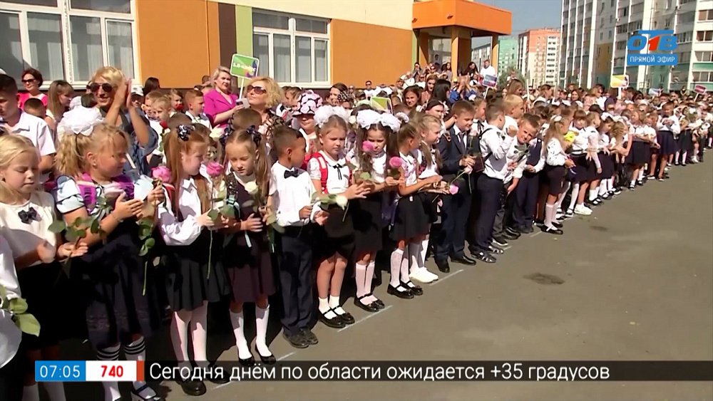 На линейку — без цветов в сюжете «Начинаем год с добра»