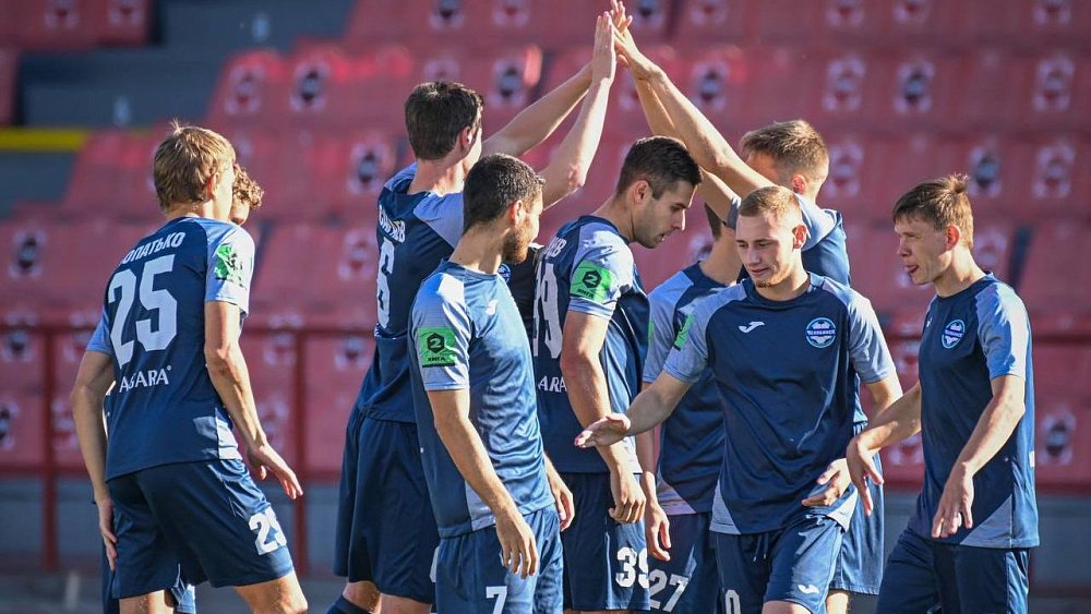 Футболисты «Челябинска» одержали пятую победу подряд во второй лиге первенства России