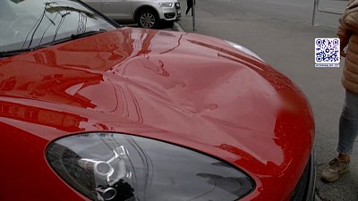 Подростки закидали камнями элитную иномарку