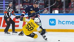 Хоккейный клуб «Металлург» потерпел поражение в первом домашнем поединке в чемпионате КХЛ