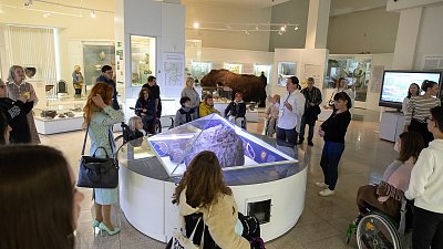 Для участниц конкурса «Рожденная побеждать!» устроили экскурсию по челябинскому Историческому музею