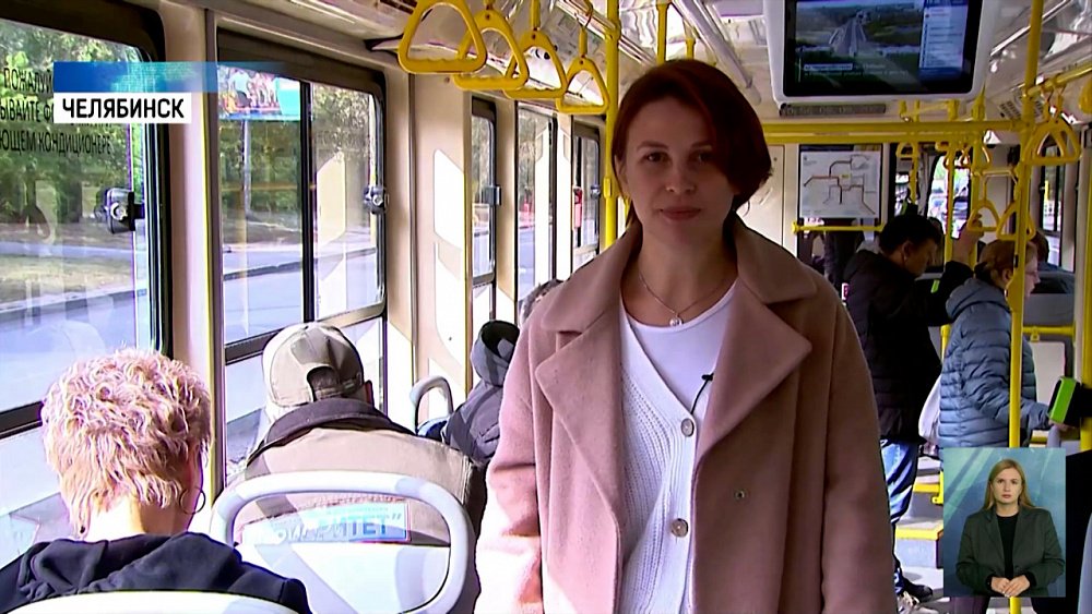 Челябинцы читают стихи в трамвае
