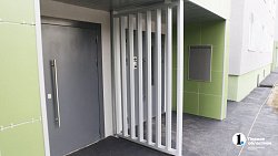 Алексей Текслер осмотрел новый фасад дома в Тракторозаводском районе