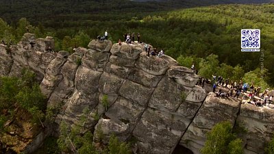 14-летняя девочка сорвалась со скал