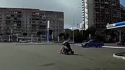 По дорогам Магнитогорска рассекал водитель на дрифт трайке