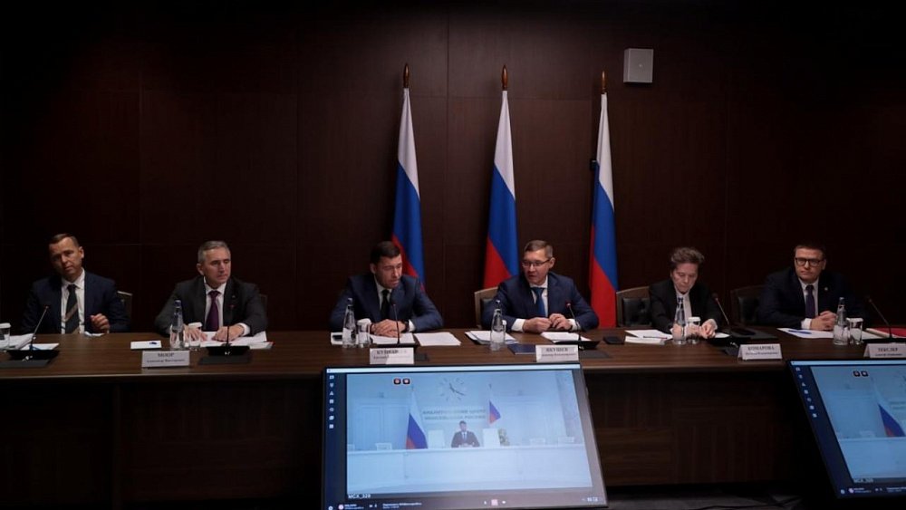 Алексей Текслер на совещании по агрокомплексу рассказал о молочном животноводстве и новом кроссе курицы