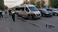 В Челябинске пассажир маршрутки пострадал в аварии с легковушкой