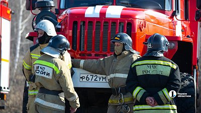 В Челябинске спасли от пожара дымящий автокомплекс