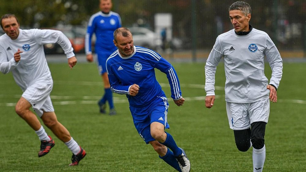 Наставник ФК «Челябинск» Виктор Булатов сыграл в футбольном турнире «Матч памяти друзей»