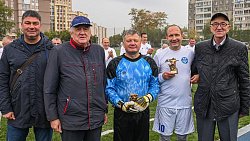 Наставник ФК «Челябинск» Виктор Булатов сыграл в футбольном турнире «Матч памяти друзей»