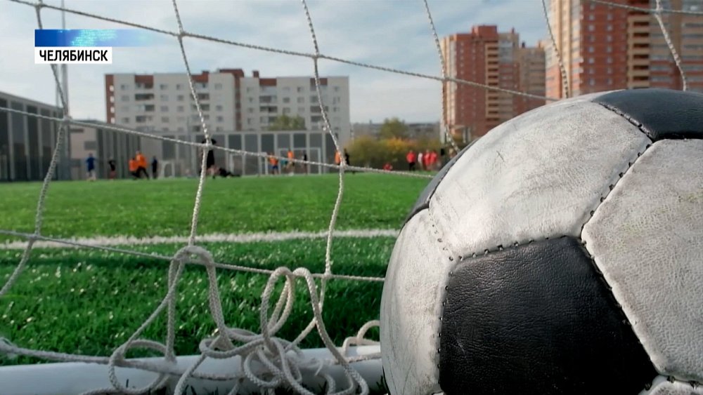 Театральный сезон открыли футбольным турниром