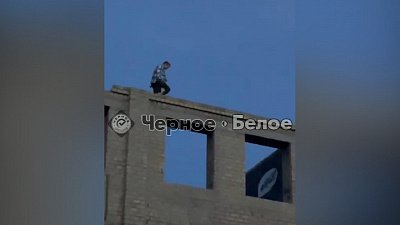 В Магнитогорске дети гуляют по недостроенному зданию