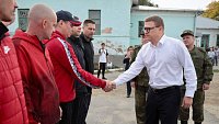 Губернатор Челябинской области посетил военкомат во время рабочей поездки в Троицк