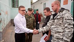 Губернатор Челябинской области посетил военкомат во время рабочей поездки в Троицк