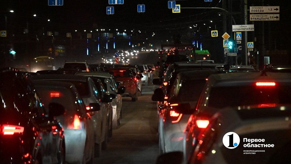Челябинск встал в девятибалльных пробках